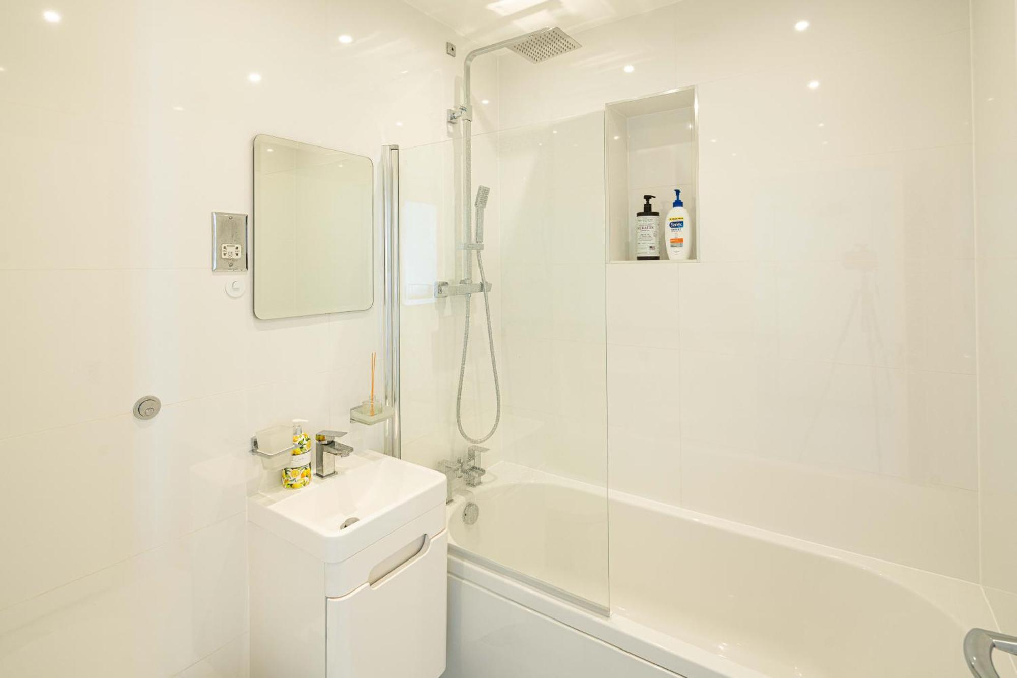 Apartament Charming Newly Refurb 2-Bed 2-Bath Entire Apartment With Ac Near Hyde Park, Paddington, Nottinghill And Kensington In Zone 1 Central London *